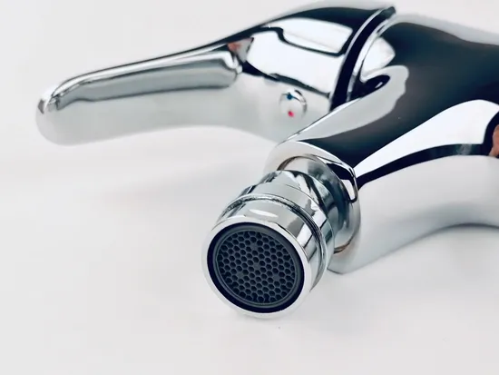 Grandes proveedores de grifos de ducha para bidé negro mate Grifos para bidé de latón Gl21107A81 Grifo para bidé monomando cromado Rociador de agua de mano para bidé de diseño simple de China